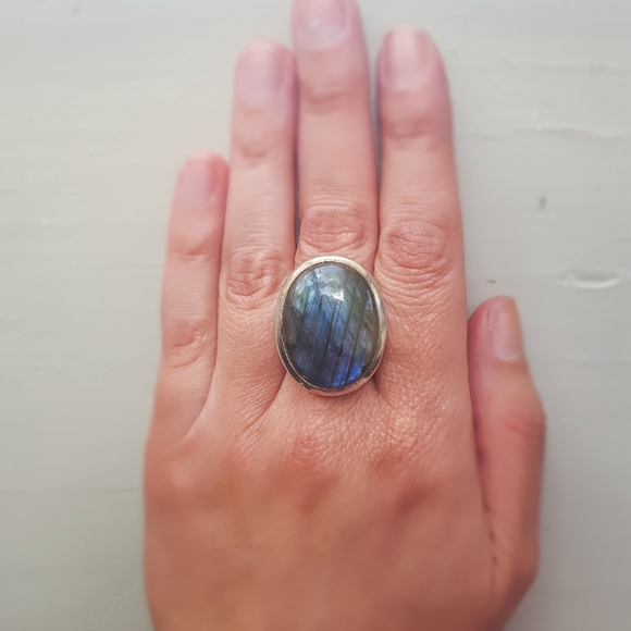 Large silver ring - Picture 1 of 4